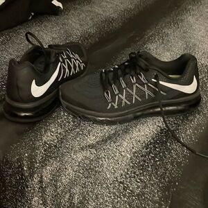 Gently used Men’s Nike Air Max Size 9